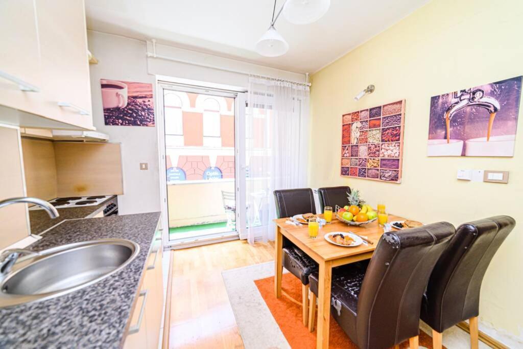 Cute And Cozy Studio With Cathedral View-Excellent Location サラエヴォ エクステリア 写真